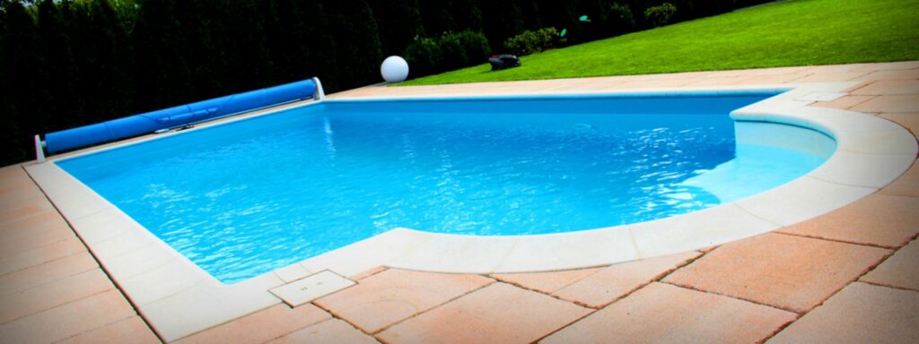 Familienpool im Garten